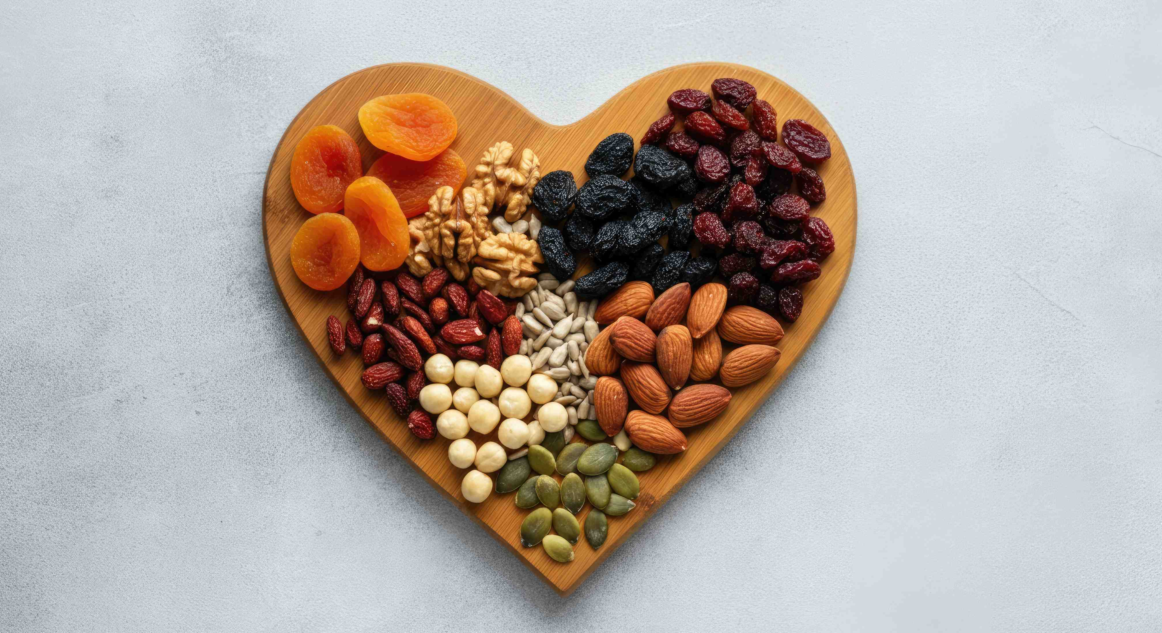 Gift Box - Gold 600 Gms (Badam, Cashew, Kismah, Pistha, Atthipalam, Appricot each 100 Gms)